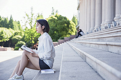 專科能報考在職研究生嗎？